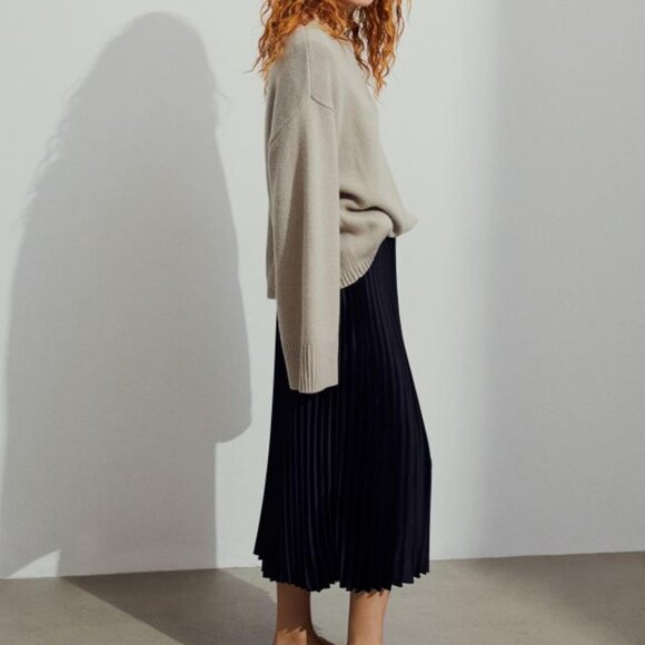 H&m Black Pleated Skirt Perfect - Picture 1 of 2